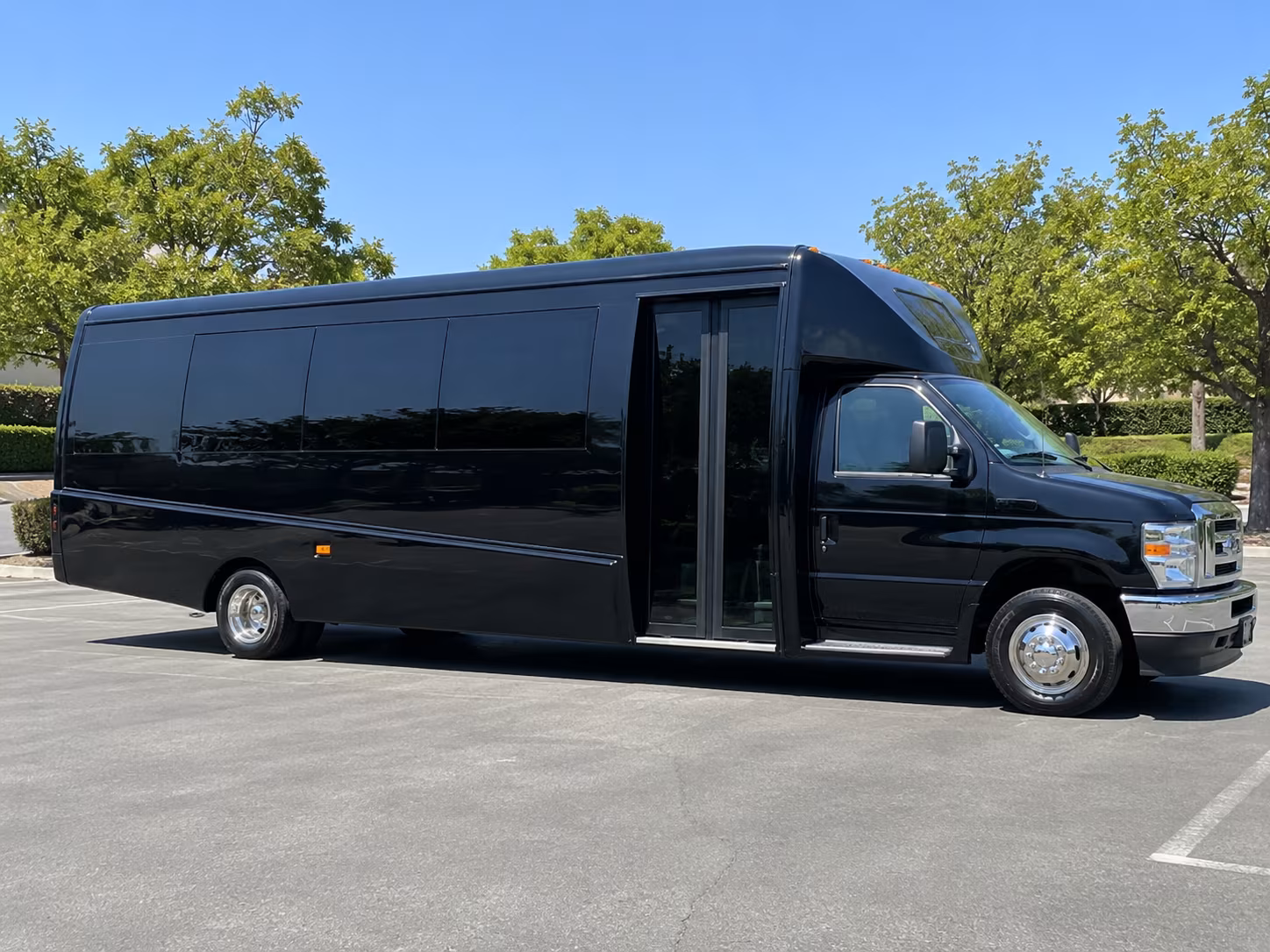 columbus short and long distance charter bus rentals for columbus school groups