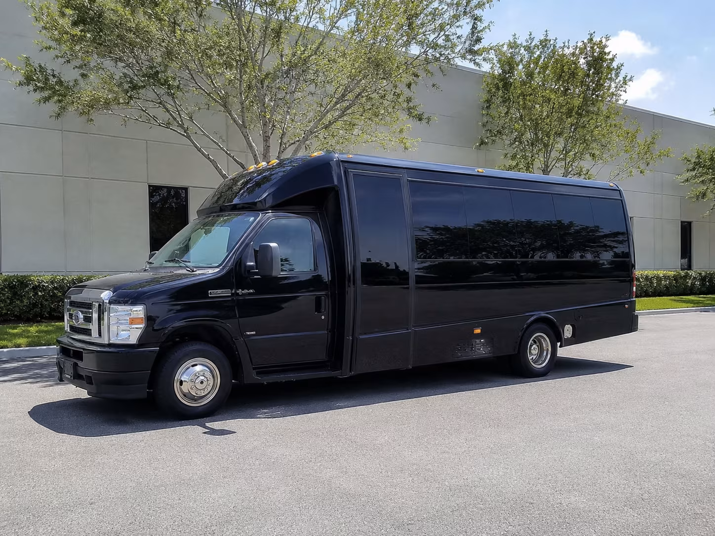 shuttle your guests between hoover hotels and aldridge gardens with ease